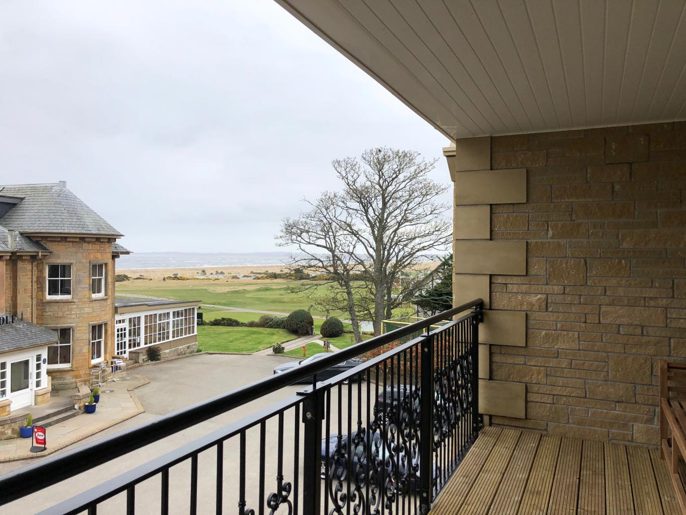 ROAYL GOLF APT royal golf gardens balcony view Distincte