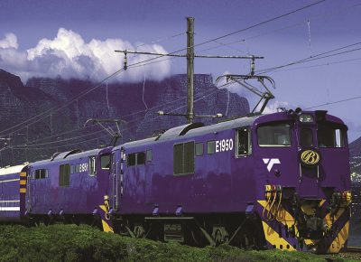 Exterior-Image-Table-Mountain-Backdrop